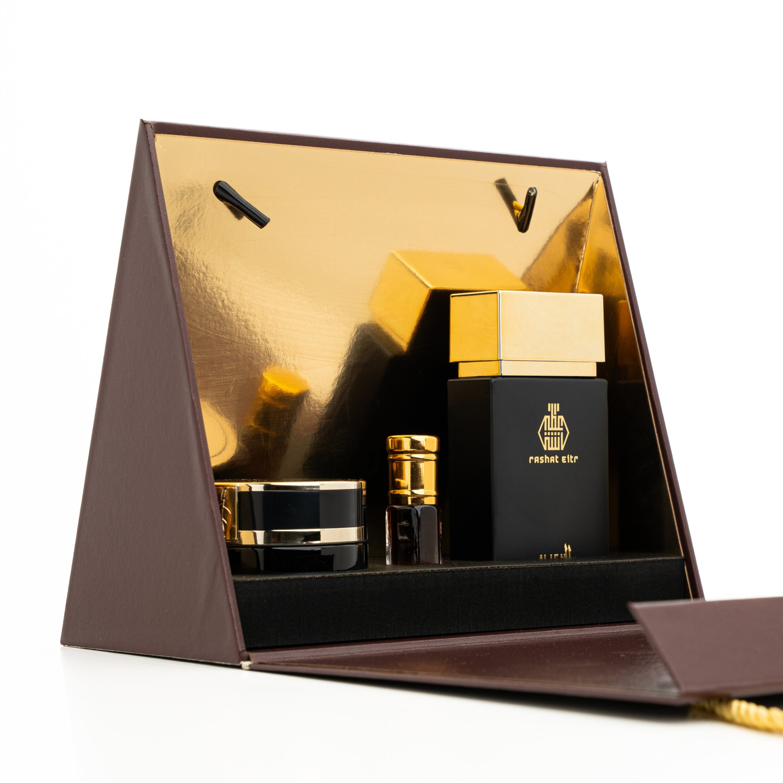 2025/07/1000564260-scaled.jpg طقم الحقيبة عطر الين مع بخور ودهن - الصورة 1